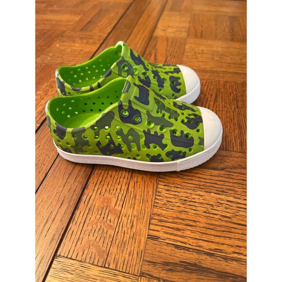 Native kids shoes size 7 - Picture 2 of 5